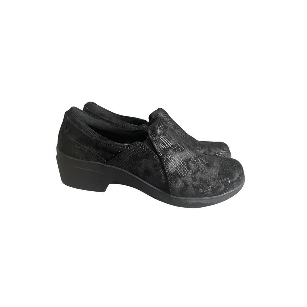 Clarks Women’s Talene Pace Slip On Slip Resistant Patterned Clogs Size-8M